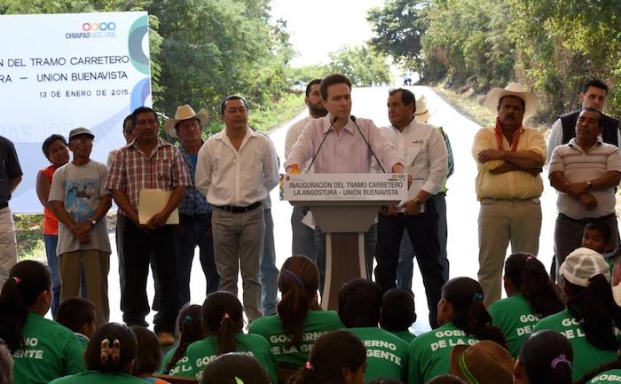 Con mejores carreteras, Chiapas se transforma, al acercar los servicios públicos a más habitantes: Velasco