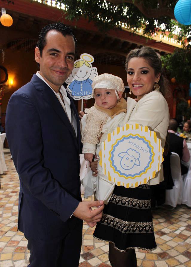 Daniel con sus orgullosos padres, Mauricio Zebadúa y Tania Palomeque