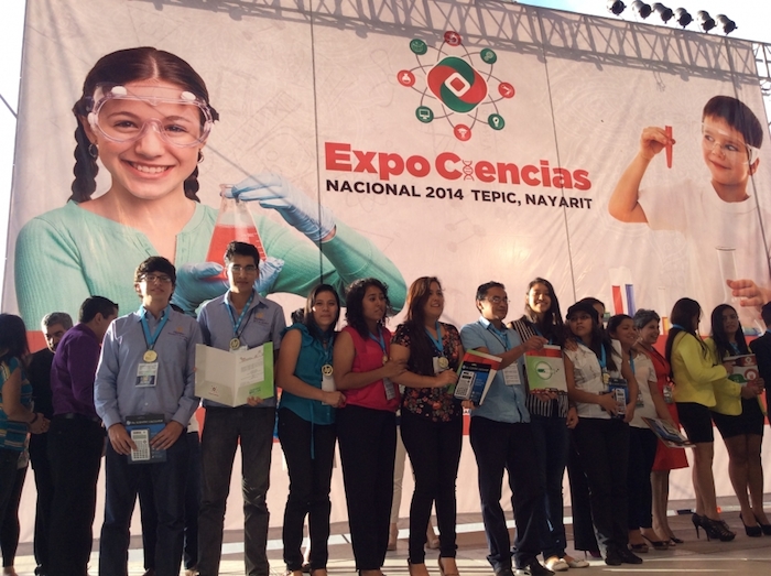 reciben alumnos de la unach premio nacional en concurso expo ciencias 2014
