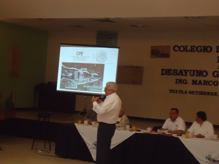 Marco Aurelio Ramírez García durante la presentación del proyecto en el Colegio de Ingenieros de Chiapas